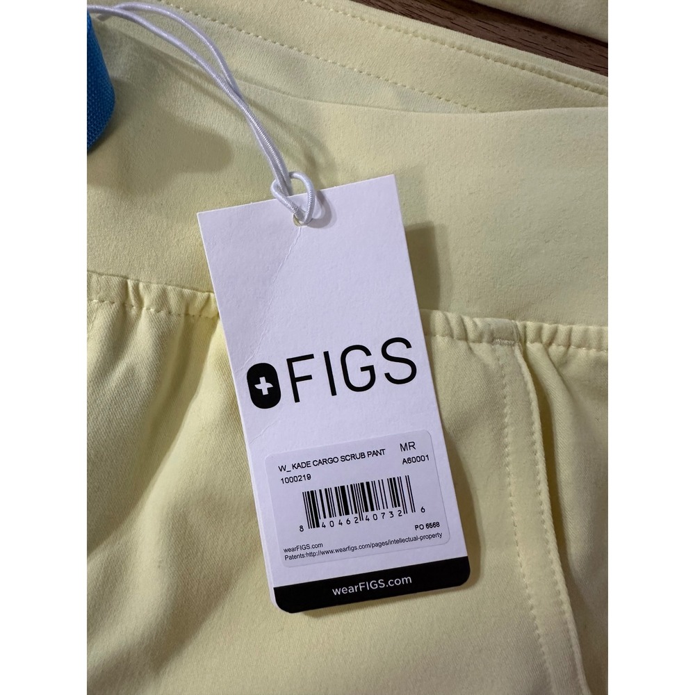 FIGS Scrub Set Women's Medium Yellow V Neck Top Kade Cargo Pant MR NWT - Picture 2 of 3